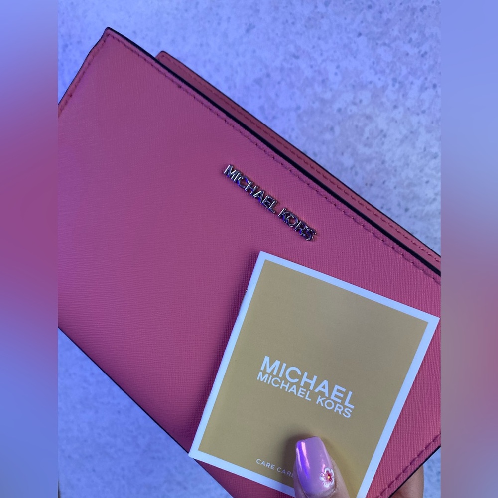Michael Kors brand small tea rose bag💖💋